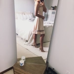 SOLD❣️ LuLus Blush Mid-length Dress